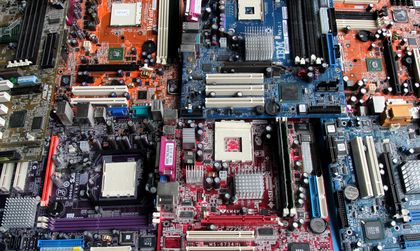 Bunte Motherboards gehören in die Sortierklasse I-C